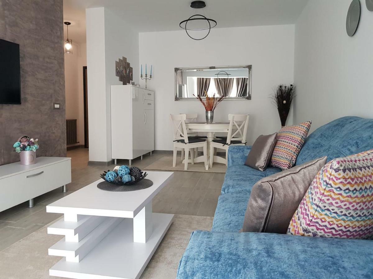 Ranya Apartments Alezzi Beach Resort นาโวดาริ ภายนอก รูปภาพ